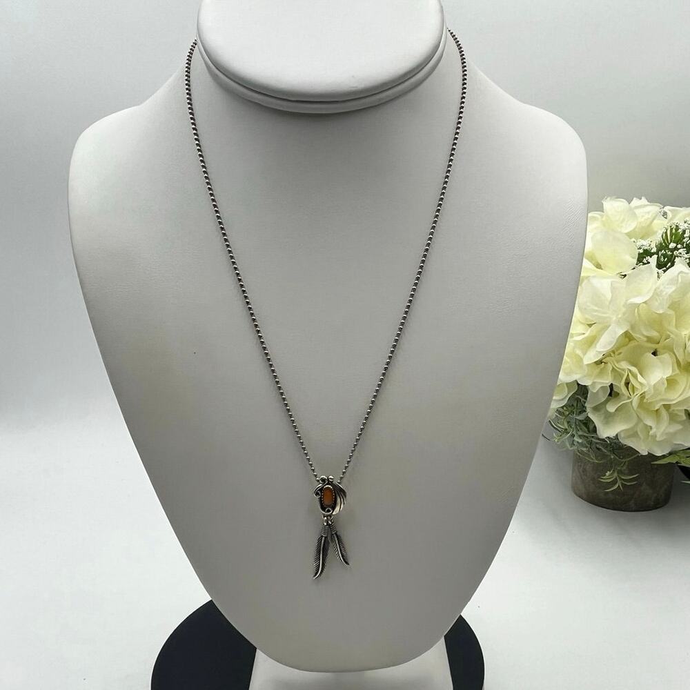 WM CO Sterling Silver 925
Etched‎ Leaf Feather Dangles Set Agate Necklace 
Stone